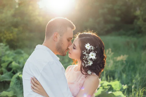 Vackert bröllop i naturen — Stockfoto