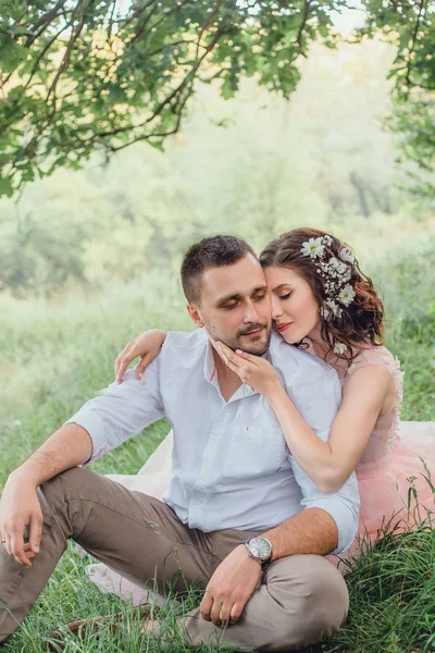 Hermosa boda en la naturaleza — Foto de Stock