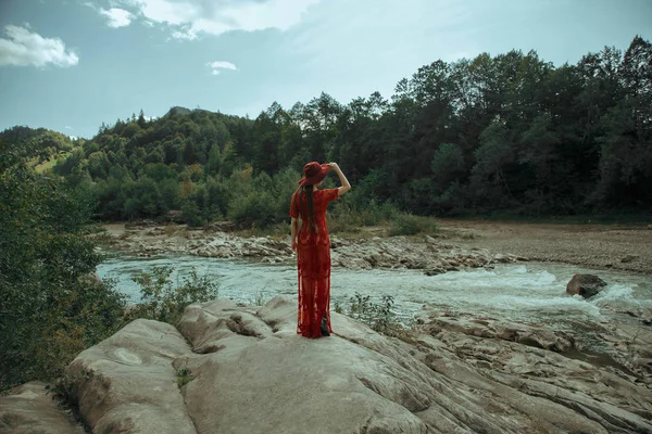 Lány utas-ban stílus Boho — Stock Fotó