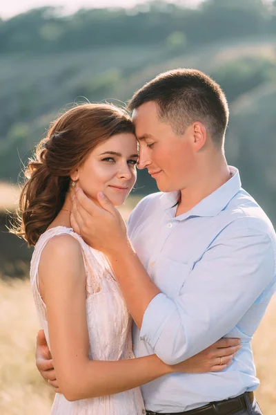 Sevgi dolu bir çift yürüyüş