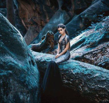 Gizemli bir genç kızla