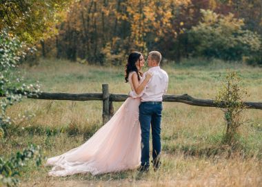 Sevgi dolu güzel bir çift. Düğün günü