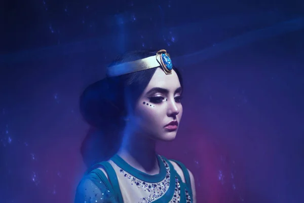 A girl in oriental attire, Queen of the storm. Princess Jasmine. — Stock Photo, Image