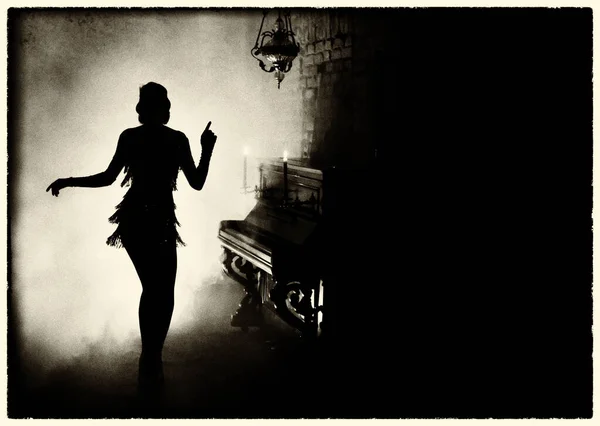 Old fashioned photography. Dark mysterious silhouette retro woman style Great Gatsby. Girl dancing in short dress fashion old 1920s, backdrop room piano candle full smoke. Free space for invite text — Stock Photo, Image