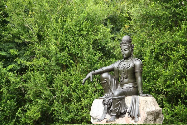 Vrouwelijke godin Chinese Boeddha (Quan Yin) — Stockfoto