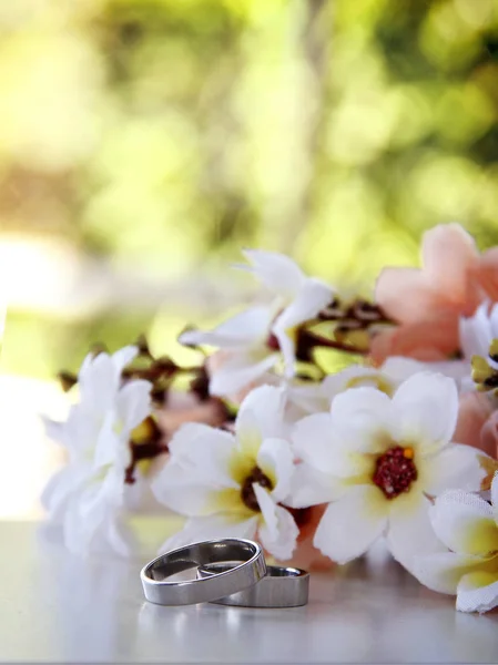 Par de anillos de boda — Foto de Stock