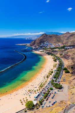 Lagün Playa de Las Teresitas görünümü