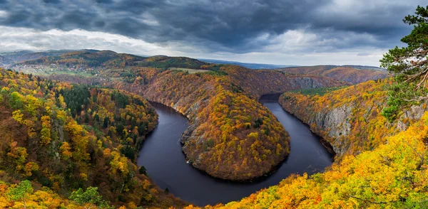 Підкова bend на річці Влтава — стокове фото