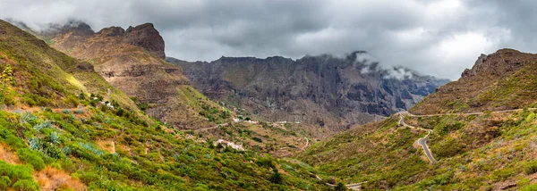 Valle de montaña paisaje — Foto de Stock