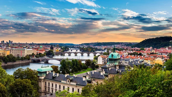 Zobacz Stare Miasto i Wełtawę — Zdjęcie stockowe