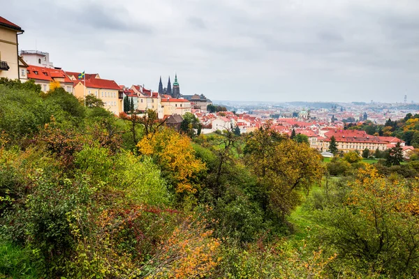 Blick auf die Altstadt und die Prager Burg — Stockfoto