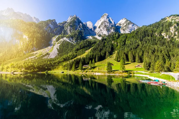 Krásné horské jezero — Stock fotografie