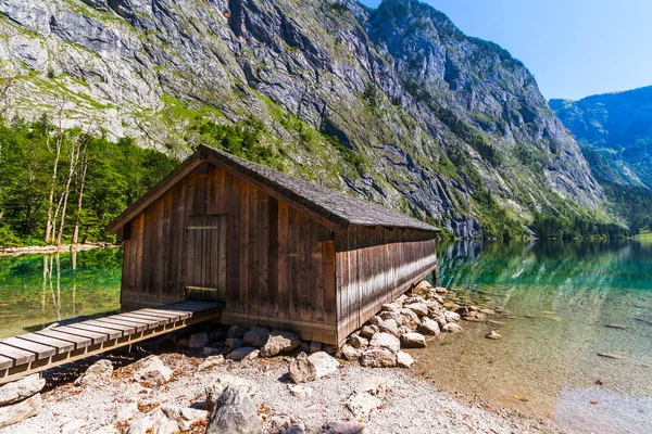 Ξύλινο κτίριο στη λίμνη Obersee — Φωτογραφία Αρχείου