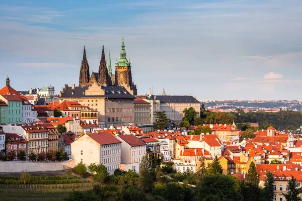 Vacker utsikt över gamla stan i Prag — Stockfoto