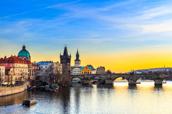 Puente de Carlos en la Ciudad Vieja de Praga — Foto de Stock