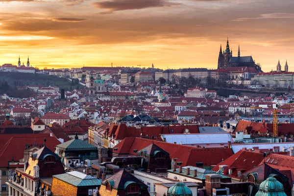 Під час заходу сонця Панорама Старого міста Праги — стокове фото