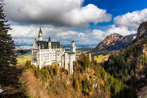 Neuschwanstein slott i Tyskland – stockfoto