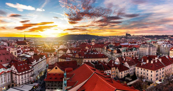 Панорама заката Старого города Праги — стоковое фото