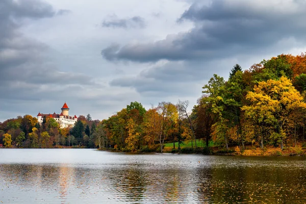 Zamek Konopiste w Czechach — Zdjęcie stockowe