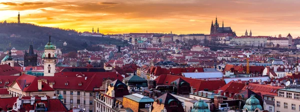 Pôr do sol panorama da Cidade Velha de Praga — Fotografia de Stock
