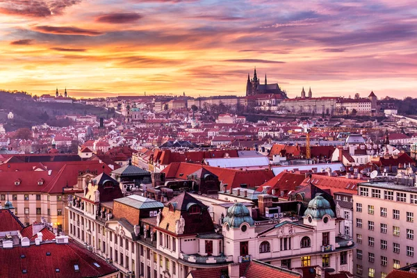 Під час заходу сонця Панорама Старого міста Праги — стокове фото