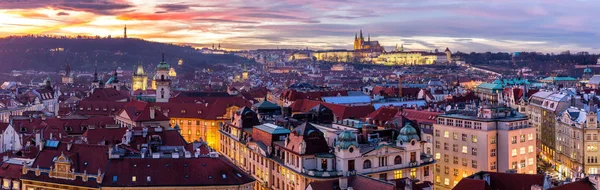 Coucher de soleil panorama de la vieille ville de Prague — Photo