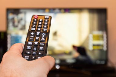 Tv ve Uzaktan kumanda üzerinde profesyonel oyun Counter-Strike