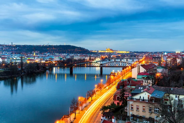 Panorama Prahy večer, pohled z Vyšehradu — Stock fotografie