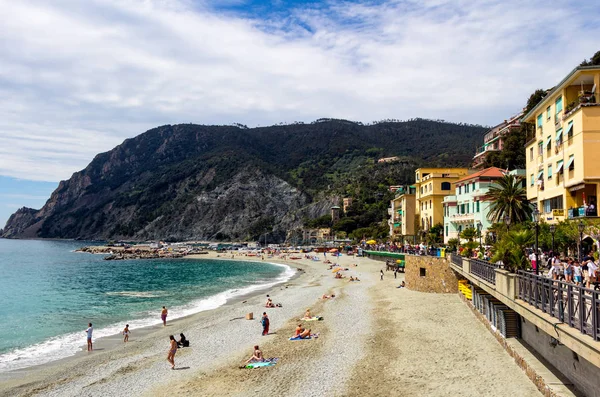 Monterosso al Mare, uma vila costeira e resort em Cinque Terre, Itália — Fotografia de Stock