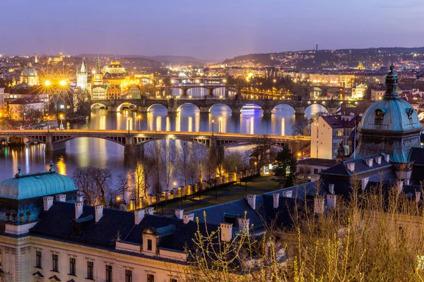 Vue sur les ponts les plus importants de Prague : Pont Charles, Pa — Photo