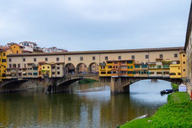 Ponte Vecchio, Floransa'da Arno Nehri üzerinde ünlü eski Köprüsü, 