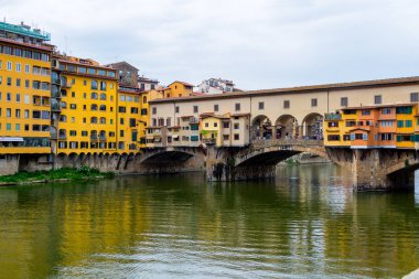 Ponte Vecchio, Floransa'da Arno Nehri üzerinde ünlü eski Köprüsü, 