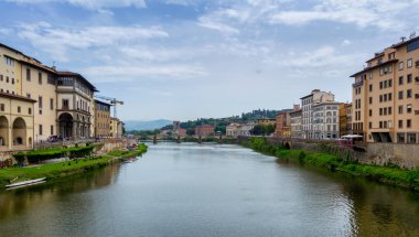 Ponte Vecchio, Floransa'da Arno Nehri üzerinde ünlü eski Köprüsü, 