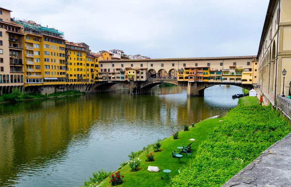 Ponte Vecchio, Floransa'da Arno Nehri üzerinde ünlü eski Köprüsü, — Stok fotoğraf