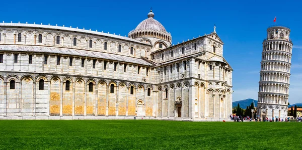 Catedral de Pisa en la plaza de los milagros, Toscana, Italia — Foto de Stock