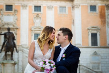 Gelin ve Damat Düğün pozlar Capitol Hill (Campidog önünde