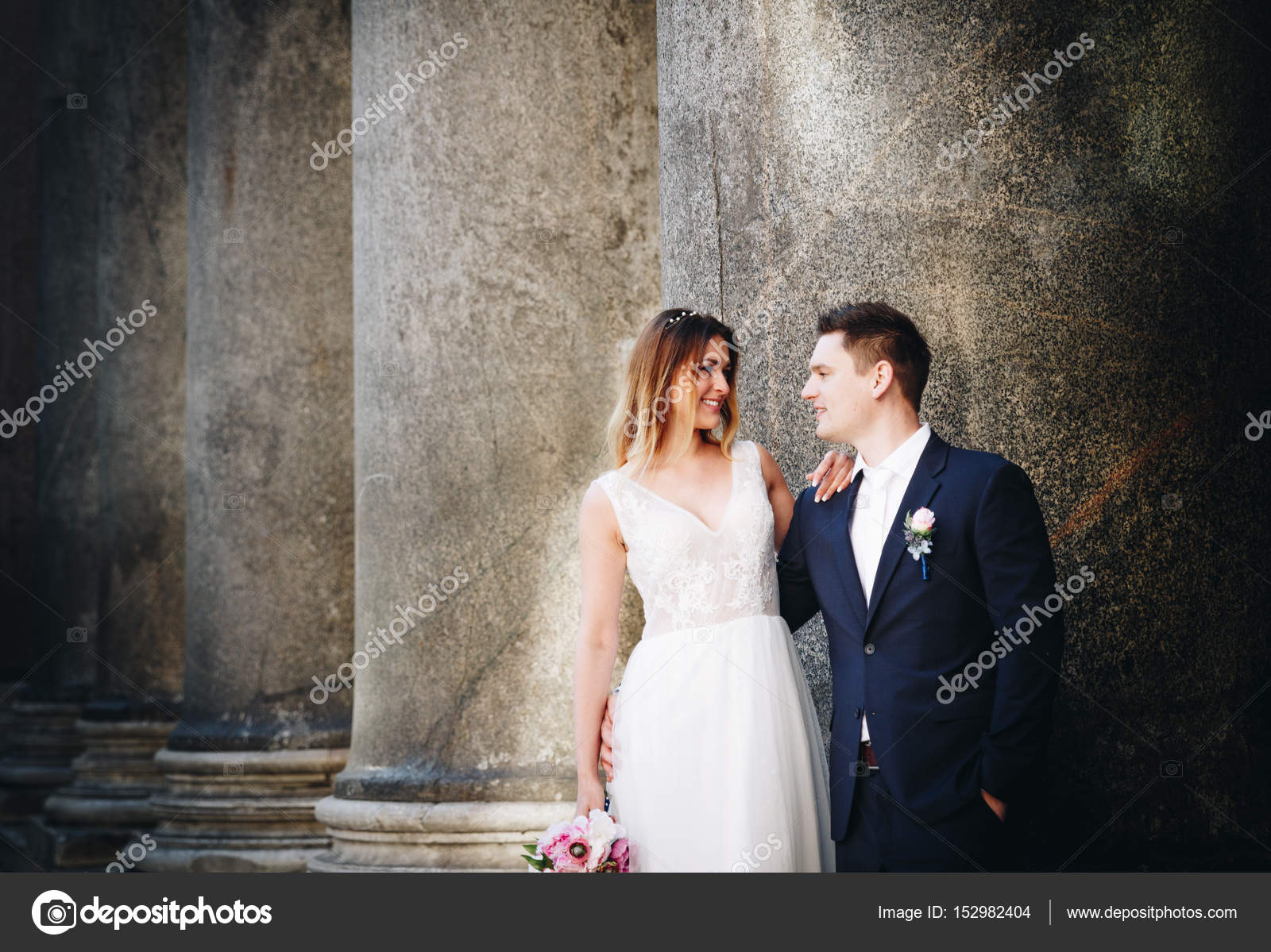 Bride And Groom Wedding Poses In Front Of Pantheon Rome Italy