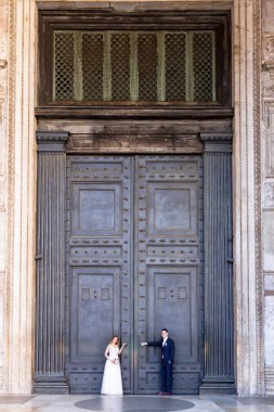 Gelin ve Damat Düğün pozlar önünde Pantheon, Rome, İtalya