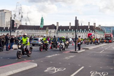 Londra, İngiltere - 1 Nisan, 2017. Bir dilekçe üzerinde yeni Londo arıyor