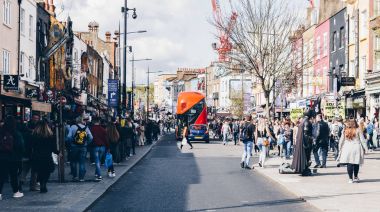 Londra, İngiltere - 2 Nisan, 2017: Camden Lock Köyü, ünlü alt
