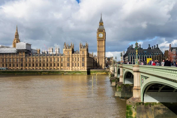 Big Ben und Westminster Bridge in London — Stockfoto