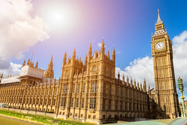 Casas del Parlamento y Big Ben en Londres, Reino Unido — Foto de Stock