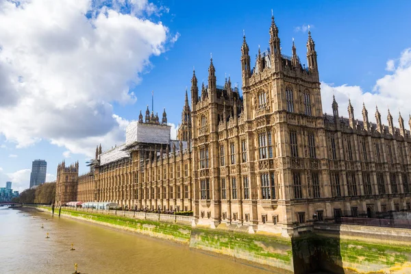 Parlamentsgebäude und Big Ben in London, Großbritannien — Stockfoto