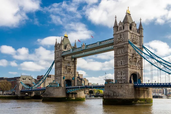 Tower Bridge à Londres à l'heure de l'or, Londres, Royaume-Uni . — Photo