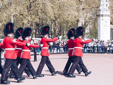 Nöbetçi değişiyor, Buckingham Sarayı, Londra, İngiltere