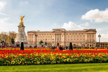 bahar zamanı, Buckingham Sarayı ve victoria Anıtı.
