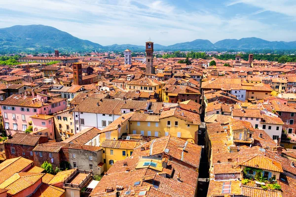 Veduta aerea di Lucca (Toscana, Italia) durante un pomeriggio di sole — Foto Stock