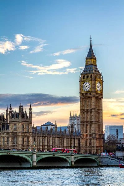 英国伦敦的国会大厦和大本钟 — 图库照片