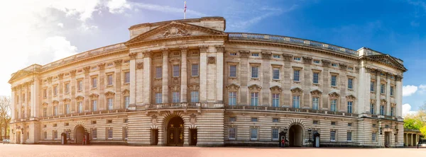 バッキンガム宮殿、ロンドンのパノラマ写真 — ストック写真
