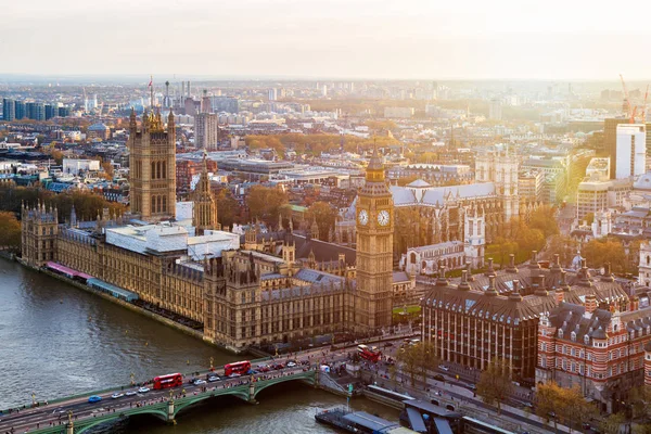 Vista panorámica aérea de Londres. Vista hacia Casas de Parliamen — Foto de Stock